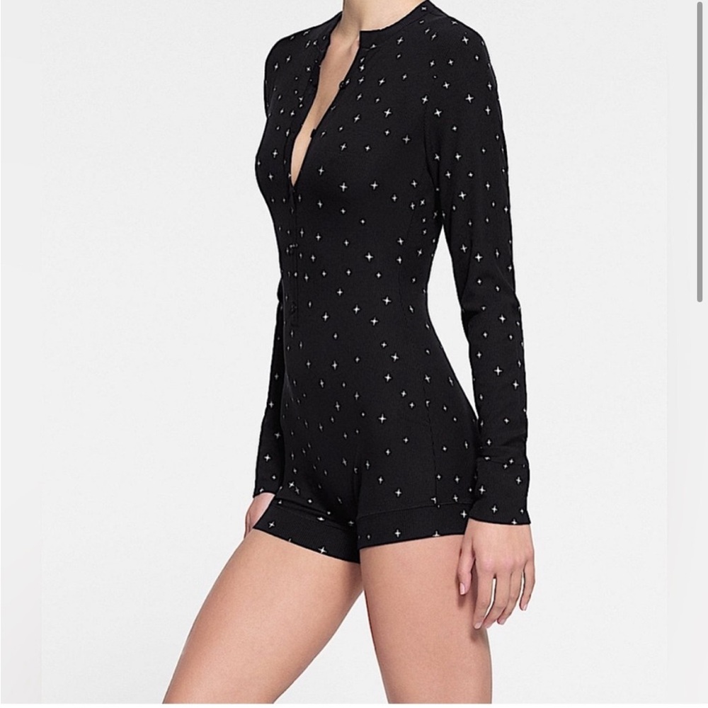 SKIMS Black Starry Long Sleeve Pajama Romper - Picture 3 of 8